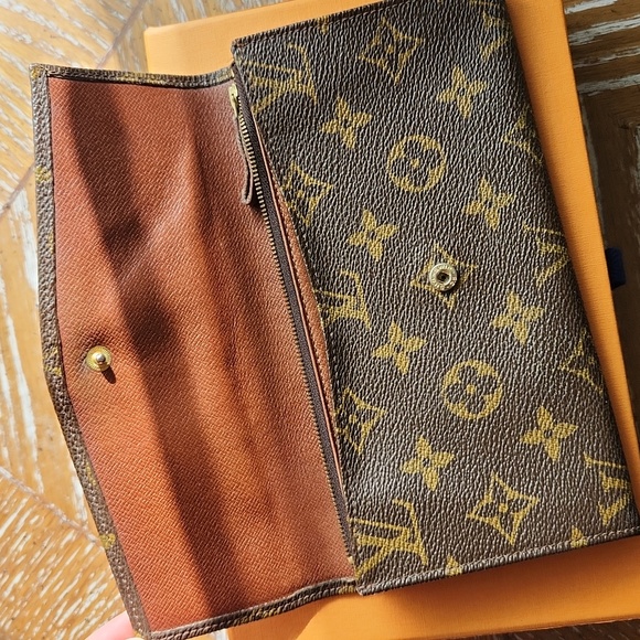 LOUIS VUITTON Vintage Monogram Long Wallet - Picture 9 of 9